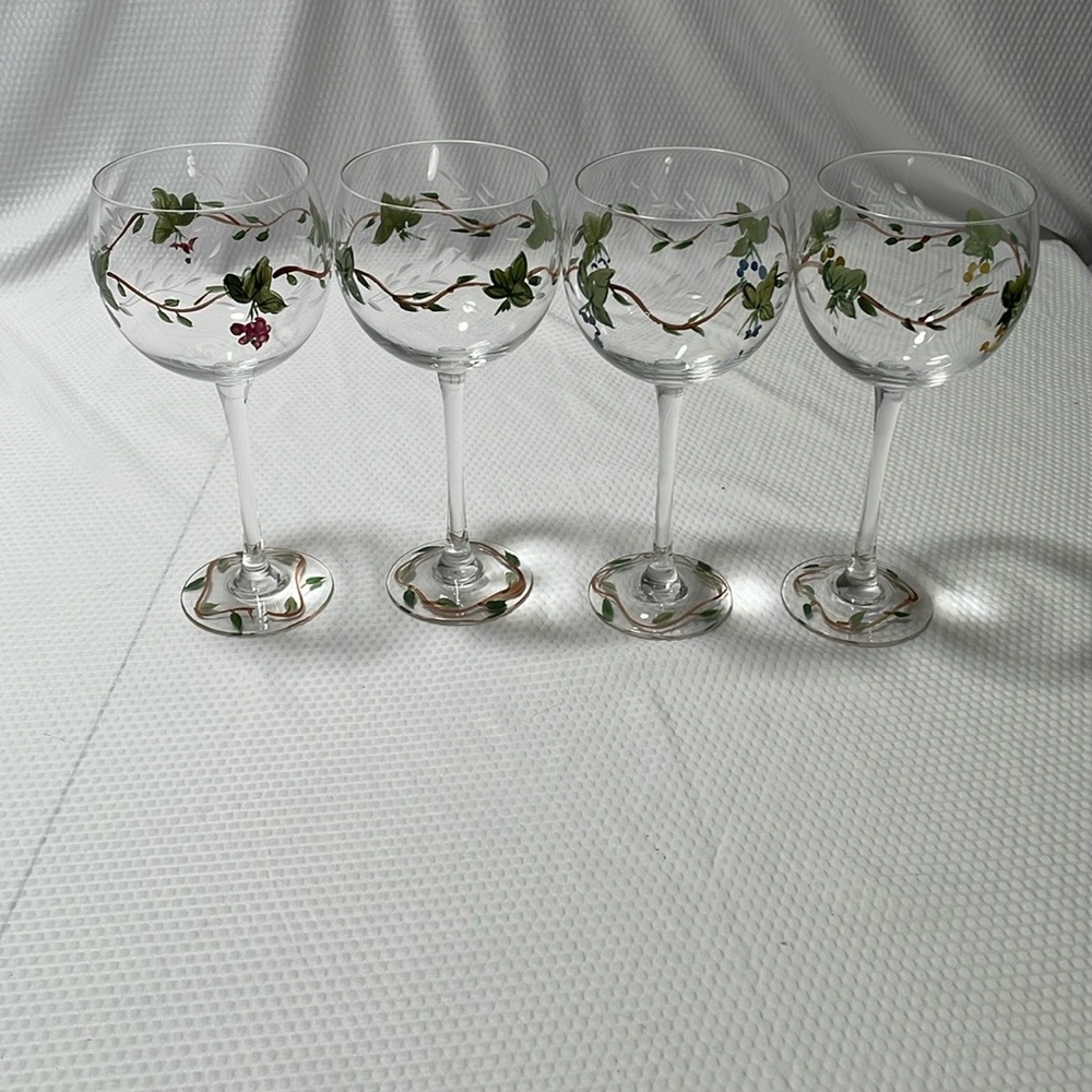 Hand Painted Grape Vine 14 oz Goblets.  Set of four.
